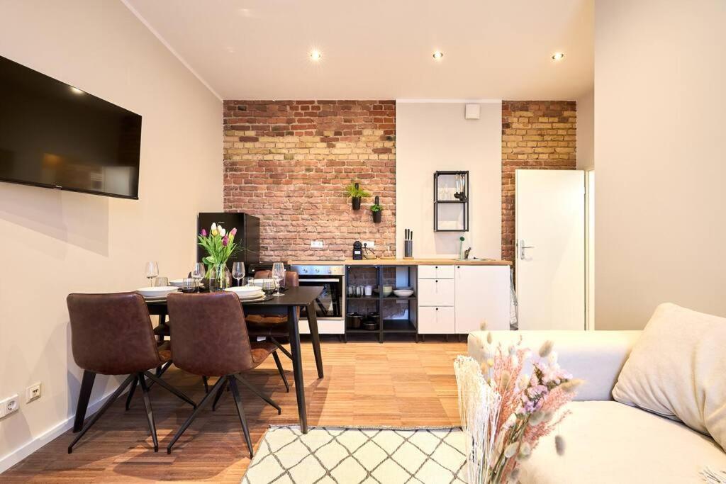 - Linienstrasse Apartament